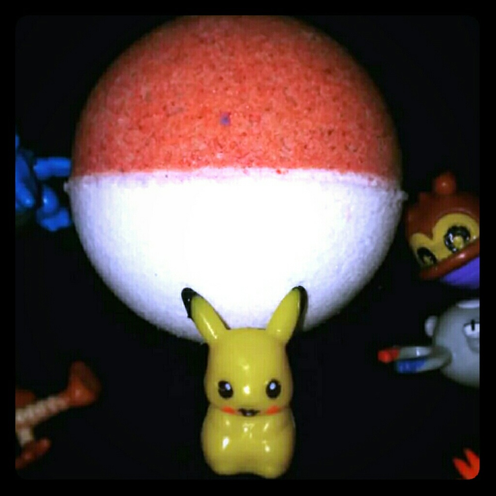 Pokemon Pokebomb Bath Bomb with surprise inside